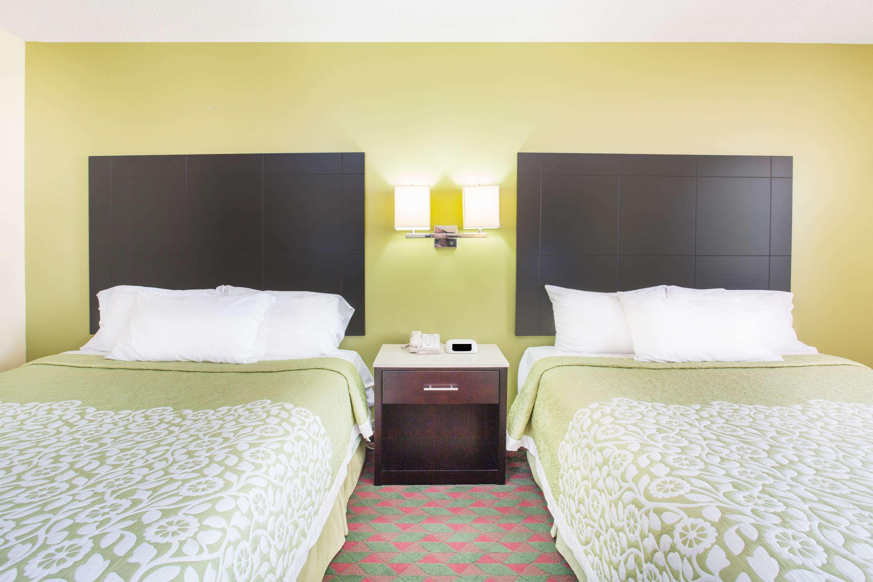 Days Inn By Wyndham Lexington Ne Eksteriør bilde